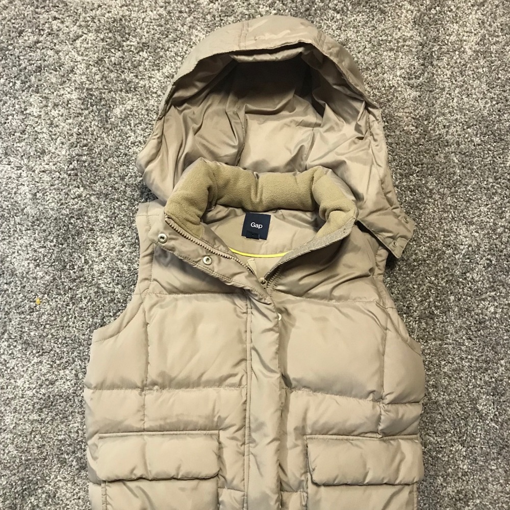 GAP puffer vest with detachable hood